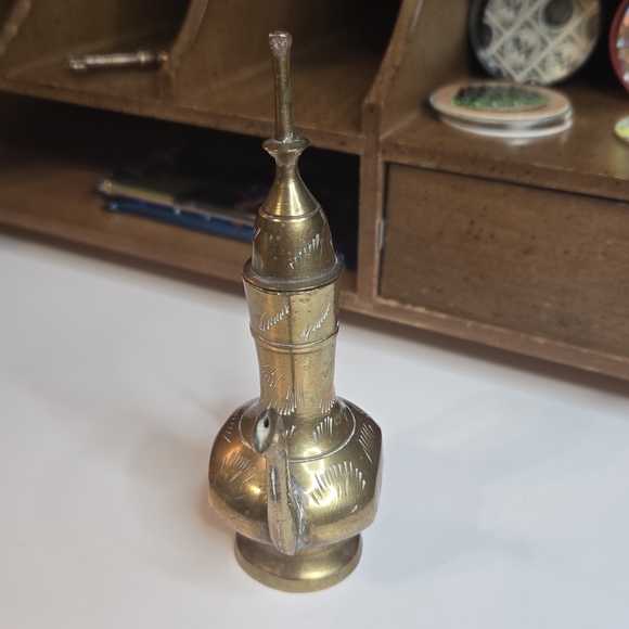 Vintage Brass Genie Lamp Miniature Ewer / Teapot Decor 5” Tall – Made in India - Picture 13 of 15